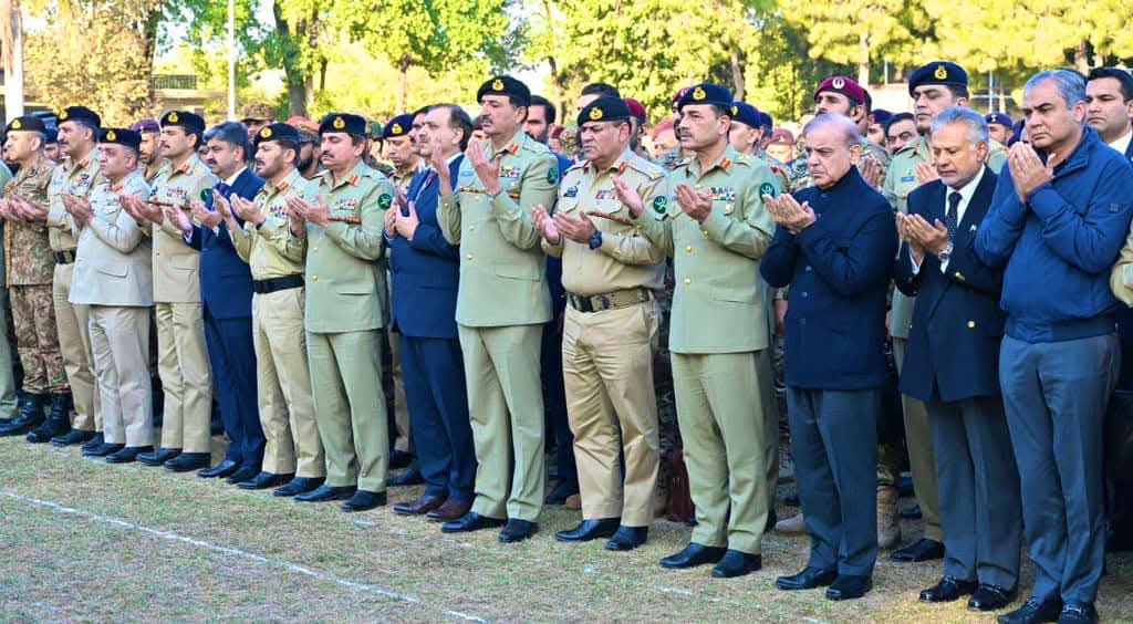 احتجاج کے دروان شہید 3 اہلکاروں کی نمازجنازہ ادا، وزیراعظم اور آرمی چیف کی شرکت*