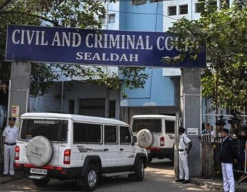 کولکتہ میں بھارتی پولیس کے رضاکار کو ڈاکٹر کے ریپ اور قتل کا مجرم قرار دیا گیا