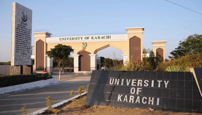 جامعہ کراچی کا طلبہ کو 'اشتعال انگیز' لباس پہننے سے روکنے کا نوٹیفکیشن