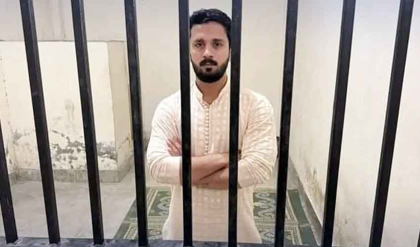 یوٹیوبر رجب بٹ کے خلاف مذہبی جذبات کو مجروح کرنے پر ایف آئی آر درج