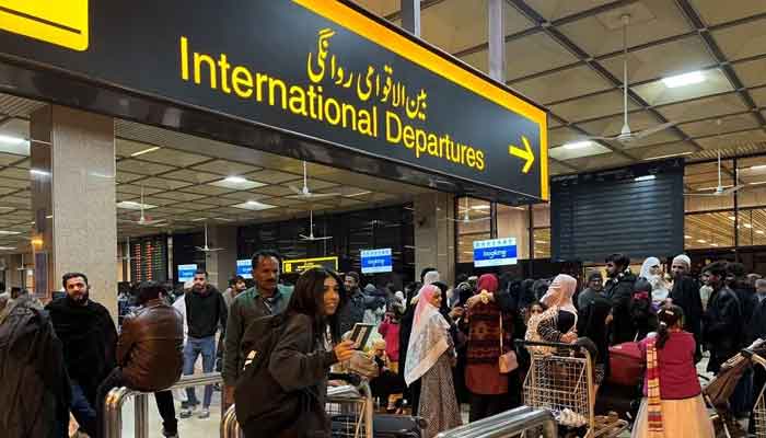 پاکستانیوں کی بڑے پیمانے پر ملک بدری اور انسانی سمگلنگ کے خلاف کارروائیاں