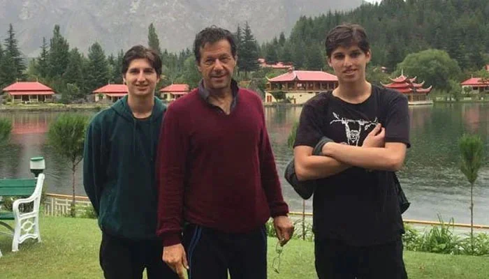 عمران خان کی اپنے بیٹوں سے ٹیلیفونک گفتگو: عدالتی احکامات پر عملدرآمد