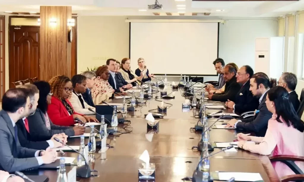 Finance Minister Muhammad Aurangzeb Holds Key Meeting with World Bank Delegation on Economic Reforms