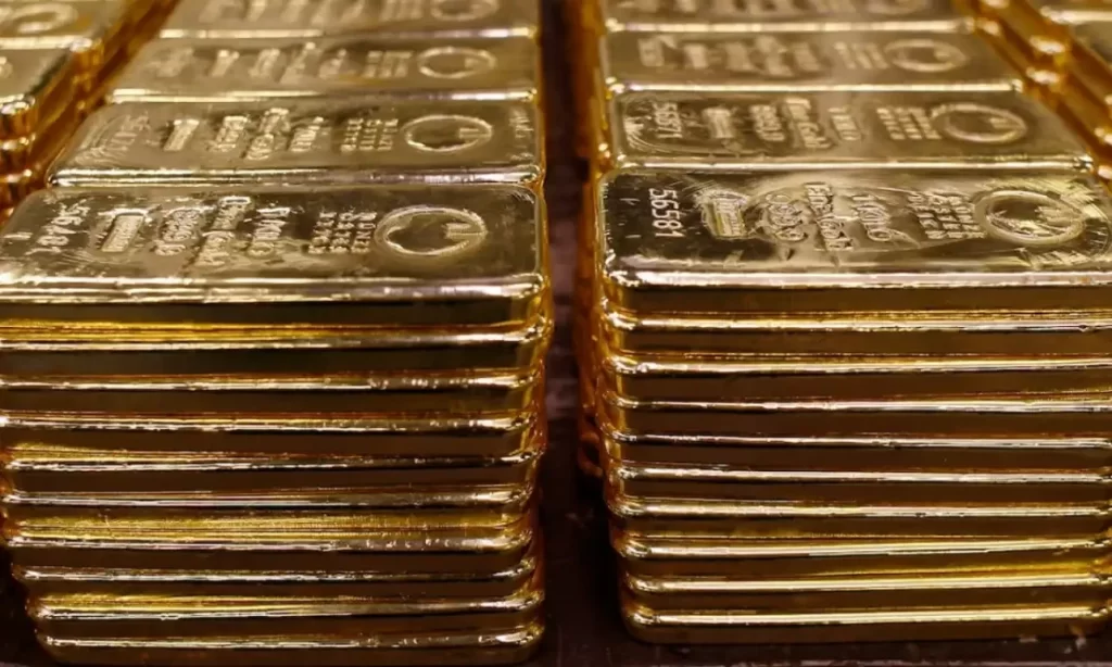 Gold Prices Rise, Silver Prices Fall