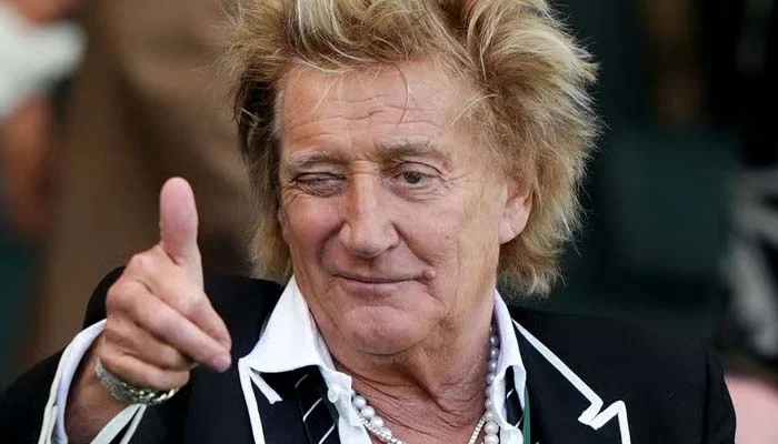 Glastonbury 2025: Rod Stewart Takes Brief Stage Break During Legends Set