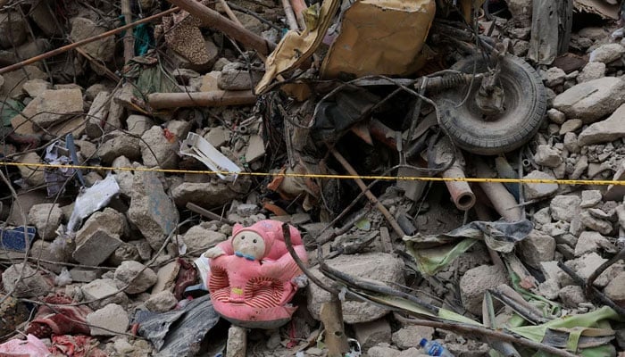 Action on Unsafe Buildings in Lyari: 9 Structures Evacuated, SBCA Officials Apprehended