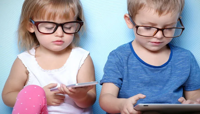 “Give Your Children Time, Not Phones”: 40% of Young Children Now Suffer from Nearsightedness Due to Mobiles, Experts Warn