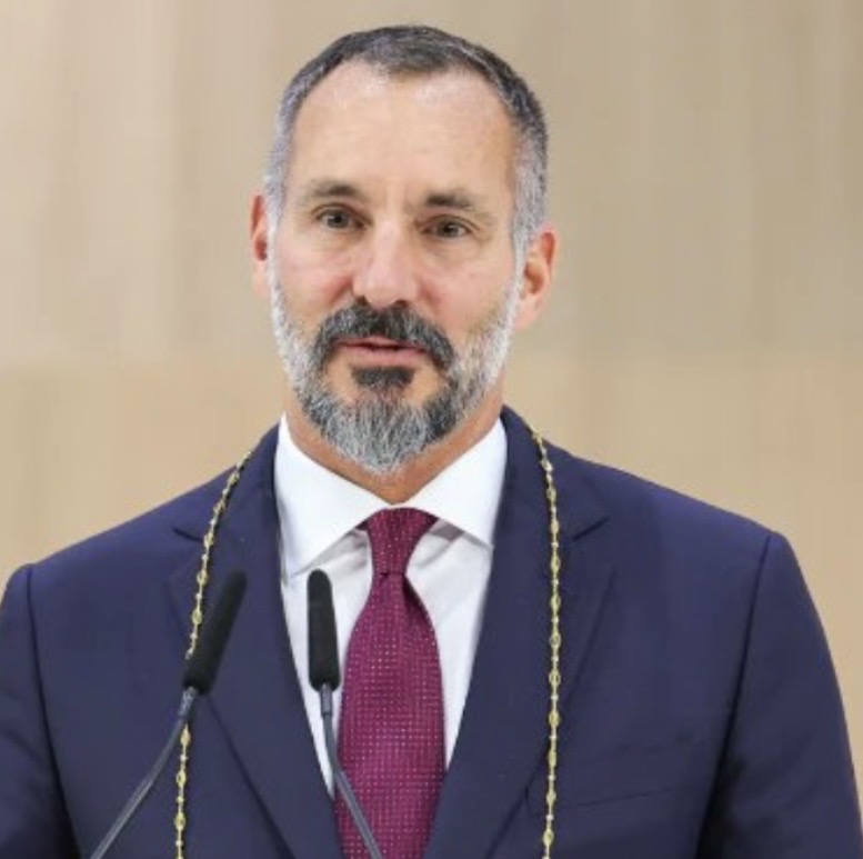 Imam Rahim Aga Khan Addresses More Than 30,000 in a Major Dallas Gathering