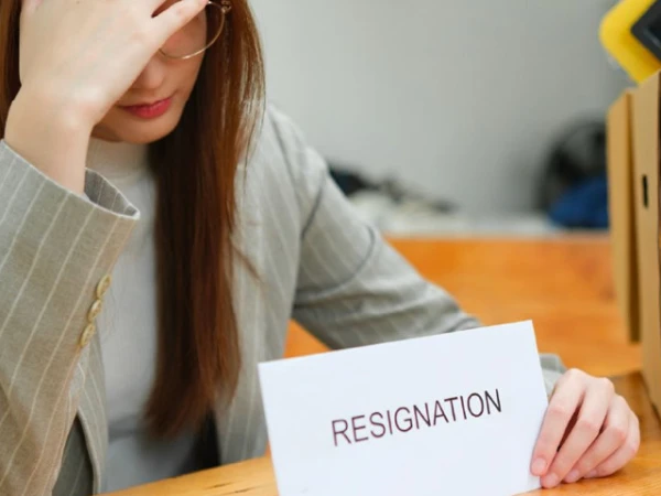 US Job Market Sees 455,000 Women Exit This Year, Sparking Expert Concern