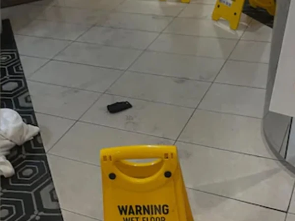 Safety Scare at Melbourne Airport: Passenger Suffers Burns After Mobile Power Bank Explodes in Lounge