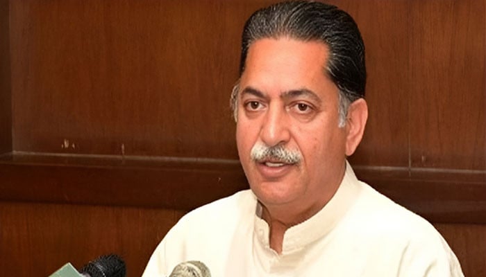 **Breaking News: Former Pakistani Military Leaders and Politicians Engage in Heated Debate**