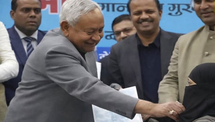 **”Indian Bihar Chief Minister’s Move Sparks Global Outrage Over Muslim Doctor’s Hijab Removal”**