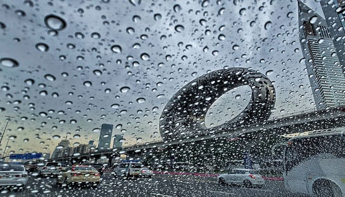 UAE Experiences Unseasonal Rain, Temperatures Plummet Amidst Winter Weather