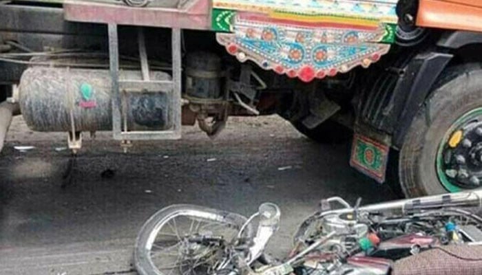 Karachi Sees Multiple Fatalities and Injuries in Spate of Traffic Accidents