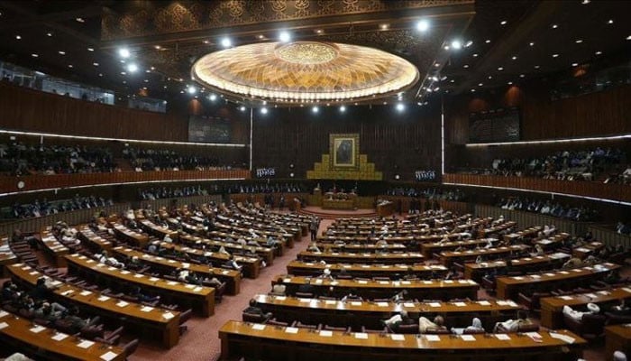 Pakistan Parliament Protests Over Ordinance Issued Without Presidential Signature