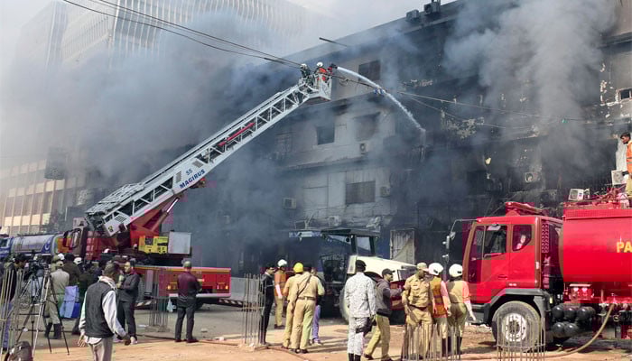 “Tragedy at Karachi’s Glades Plaza: A Family’s Desperate Plea for Help”