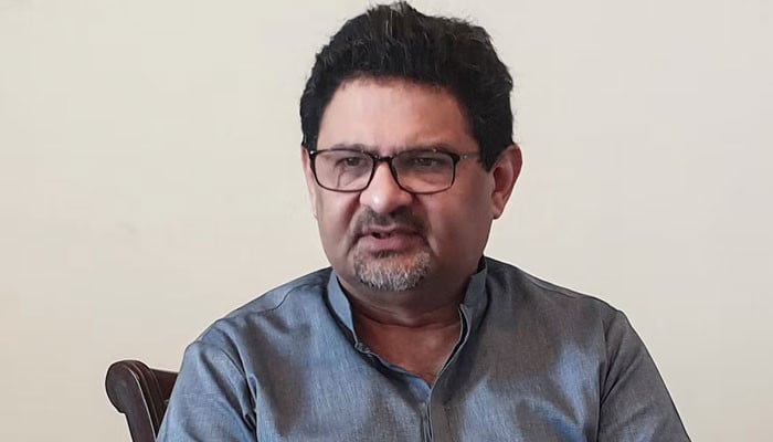 Pakistan’s Economy Falters Despite Low Oil Prices