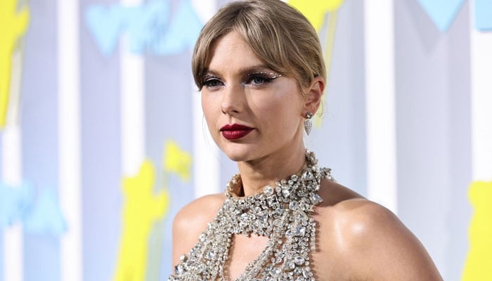 Taylor Swift’s ‘The Fate of Ophelia’ Tops Billboard Hot 100 for Ninth Week