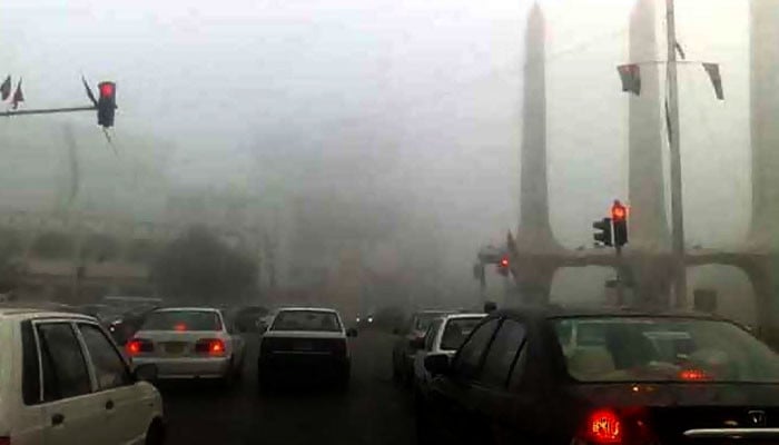 Karachi Expects Partially Cloudy Skies, Mild Fog in the Morning