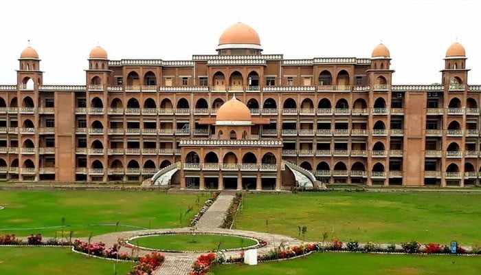 Pakistan University’s 5-Year Graduation Convocation Postponed Amid Delays