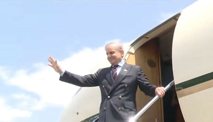 PM Shahbaz Sharif Arrives in Karachi for One-Day Visit Amid Ongoing Tensions