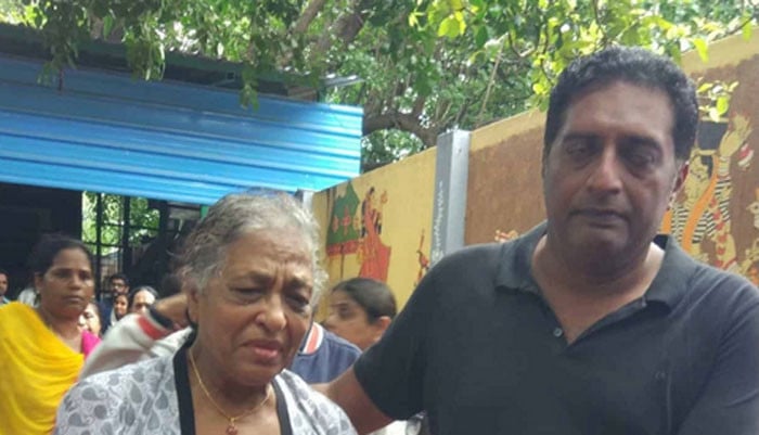 Pakistani Drama Queen Sanam Saeed’s Emotional Goodbye to Mom