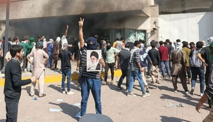 US Officials Confirm Firing on Karachi Protesters Outside Consulate