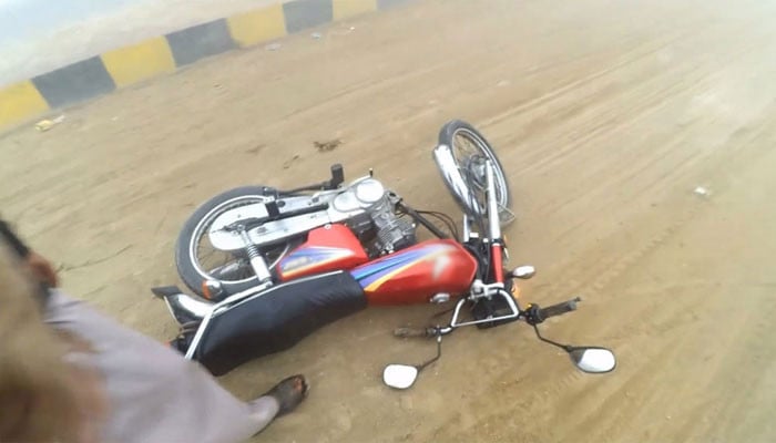 Tragic Motorcycle Accident in Karachi: One Dead, Another Injured