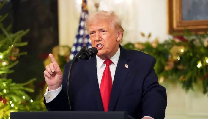 “US Threatens to Destroy Any Ship Approaching Strait of Hormuz Amid Tensions with Iran”