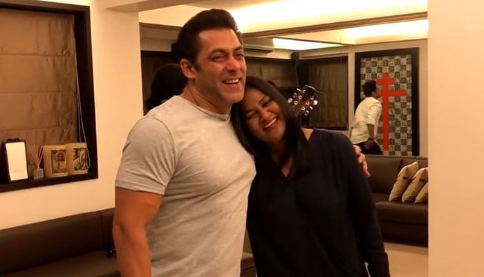 Bollywood Star Salman Khan’s Humble Gesture Leaves a Woman in Awe