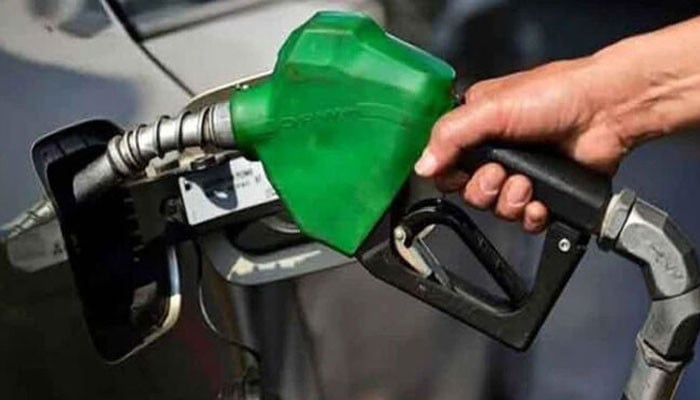 Pakistan Witnesses 49% Rise in Petrol Prices, 101% in Diesel Over Past Year
